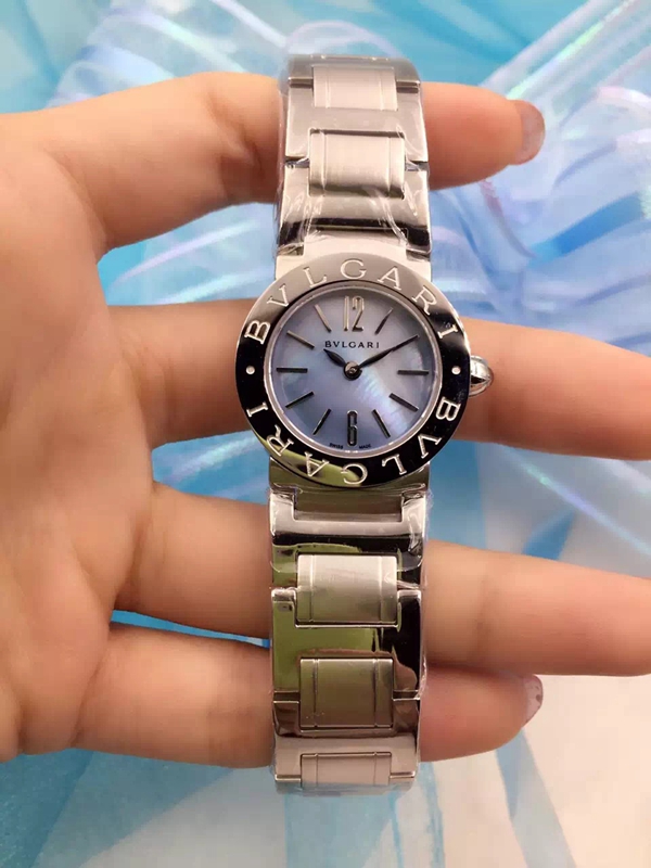 ブルガリ時計正面デザイン